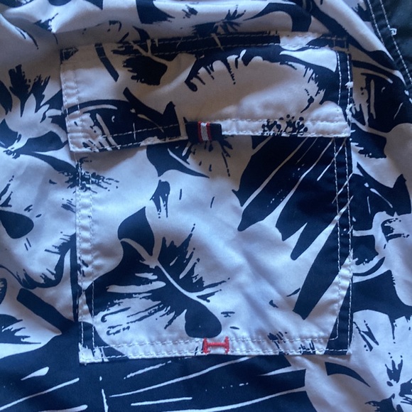 Tommy Hilfiger size L Boardshorts - Picture 6 of 11